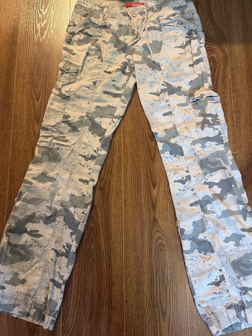UNIONBAY Men's Desert Camo Cargo Pants in Light Gray and White